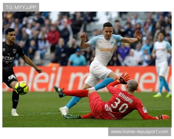 AC米兰前锋训练：制造一对一机会的跑位被重复演练