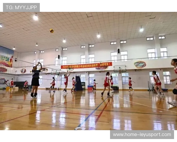 球队在训练中着重战术演练提升协同效率，球队训练项目